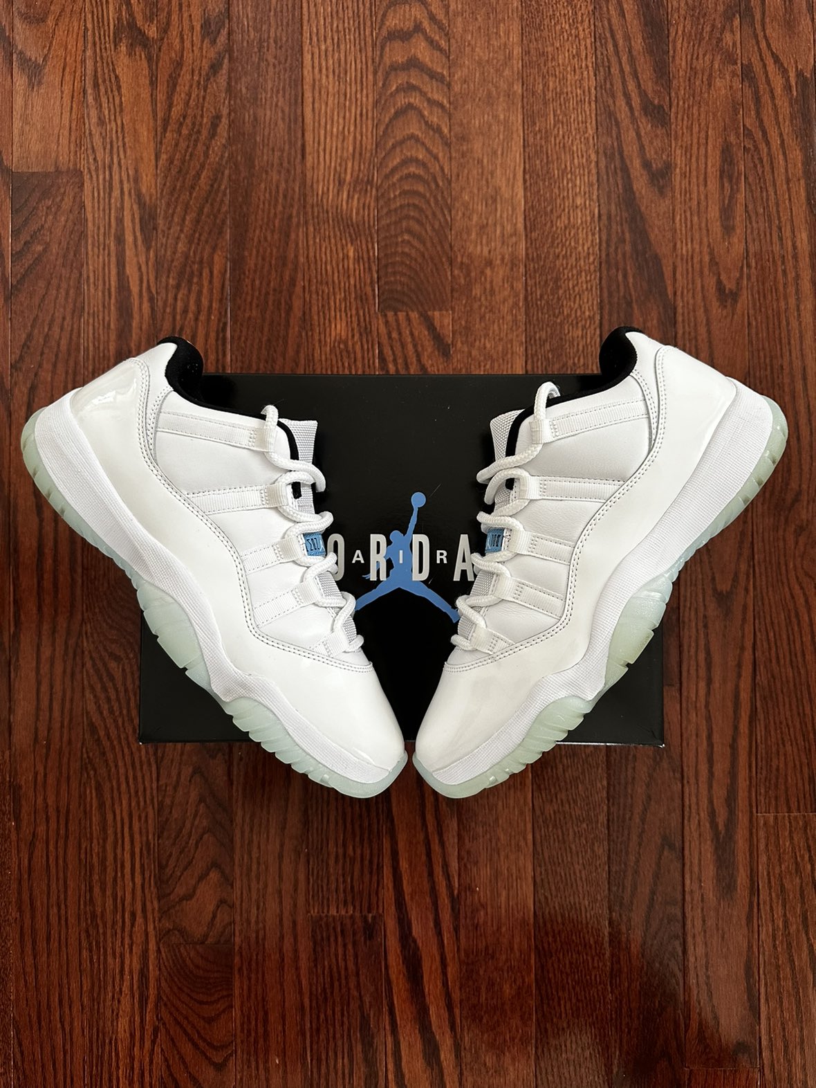 Original Jordan 11 Legend Blue Low With Authentication 9.5/10