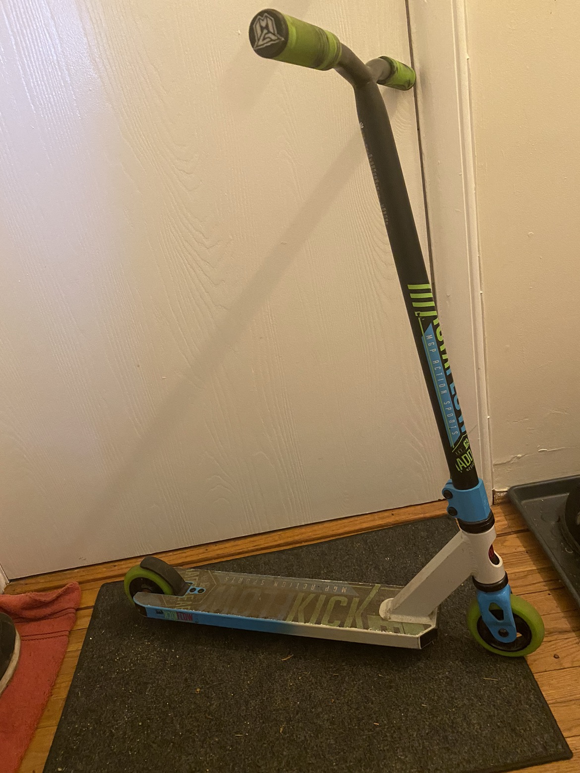 MADD gear flow kick scooter thumbnail