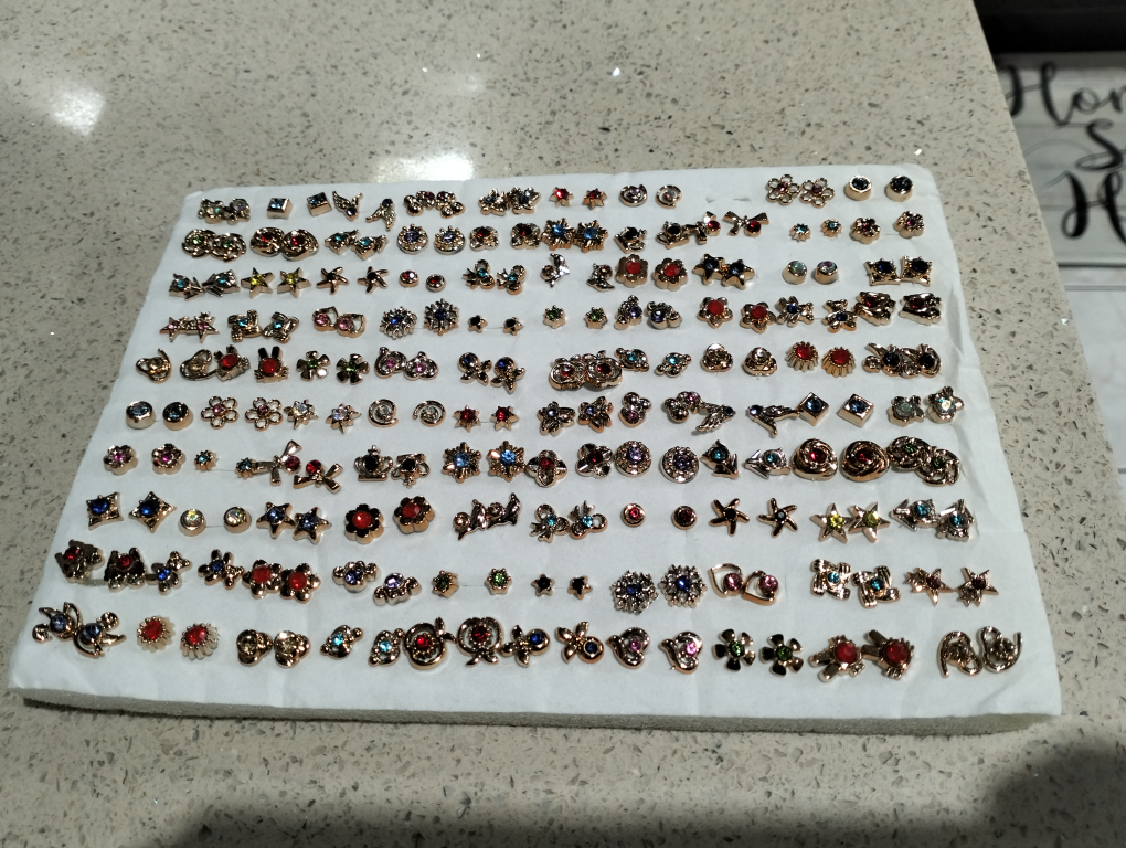 99 pairs small earrings thumbnail