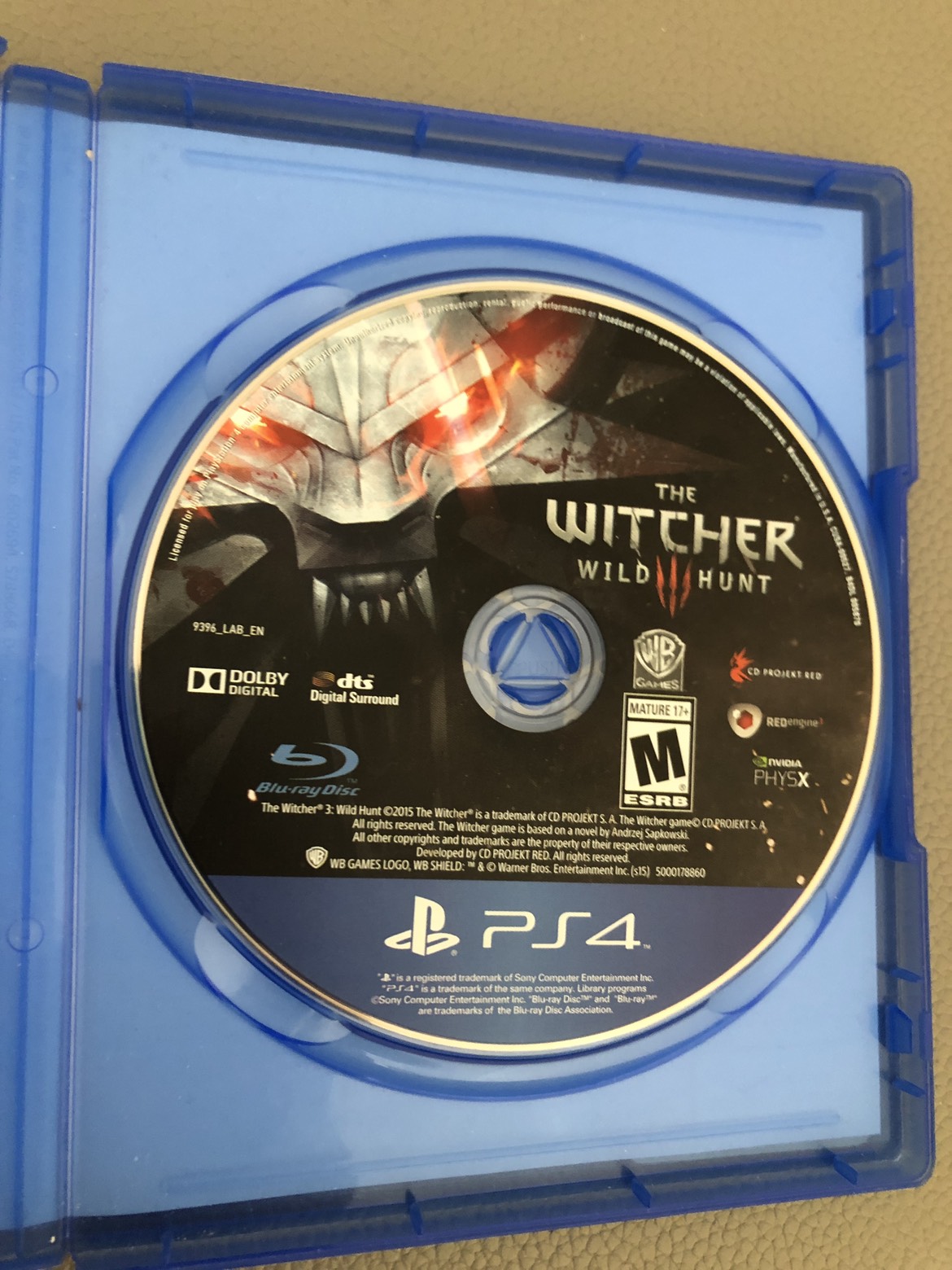 PS 4 500GB controller, camera, games image indicator(6)