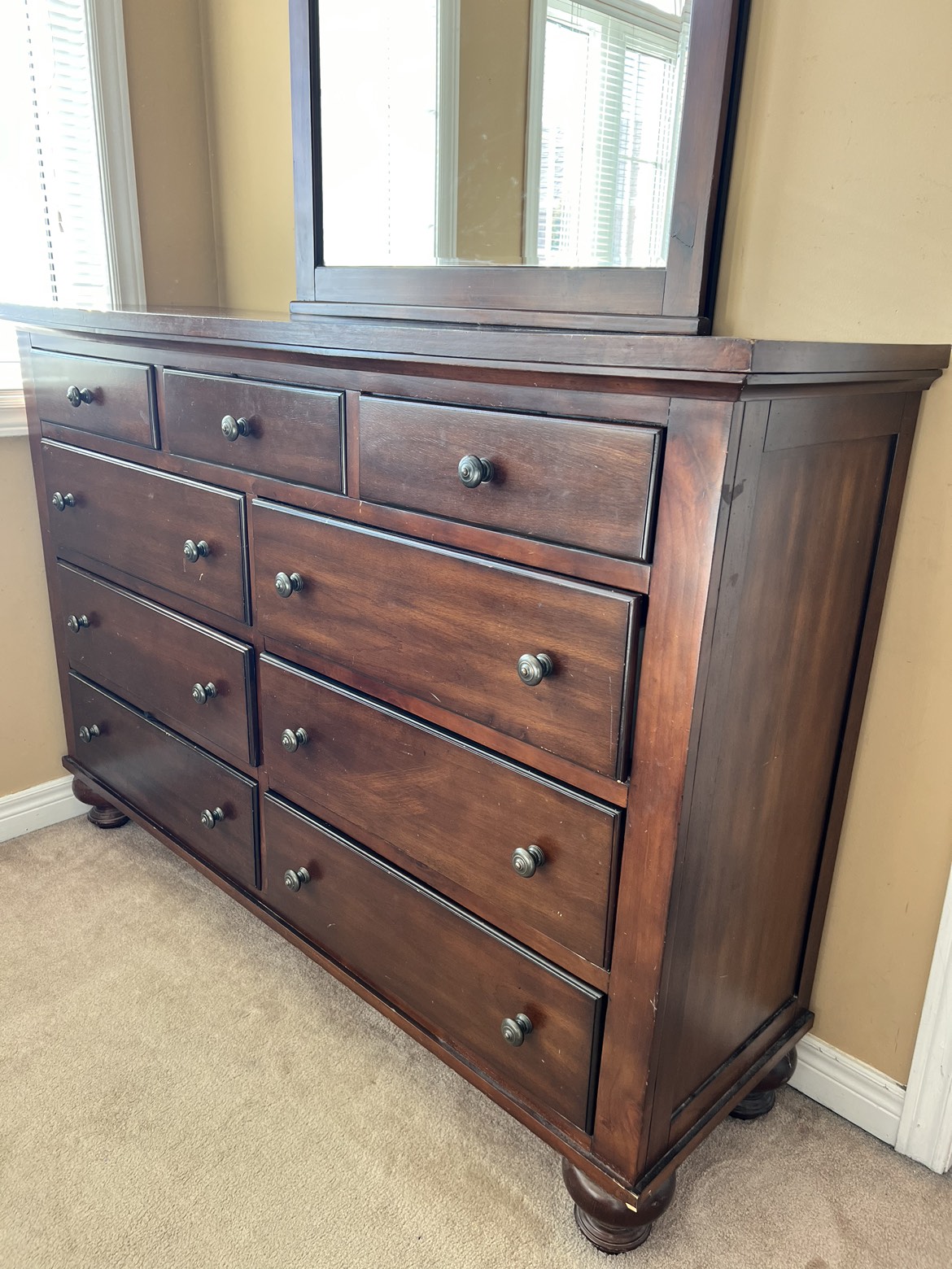 Chestnut Dresser with Mirror👔👗🧦 image indicator(2)