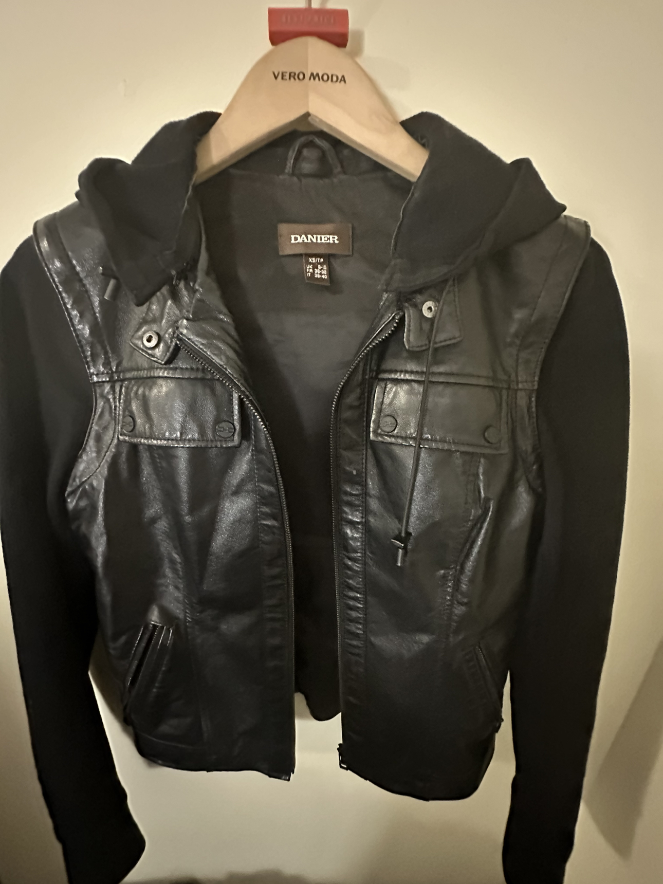 Danier leather jacket size xs - photo 2