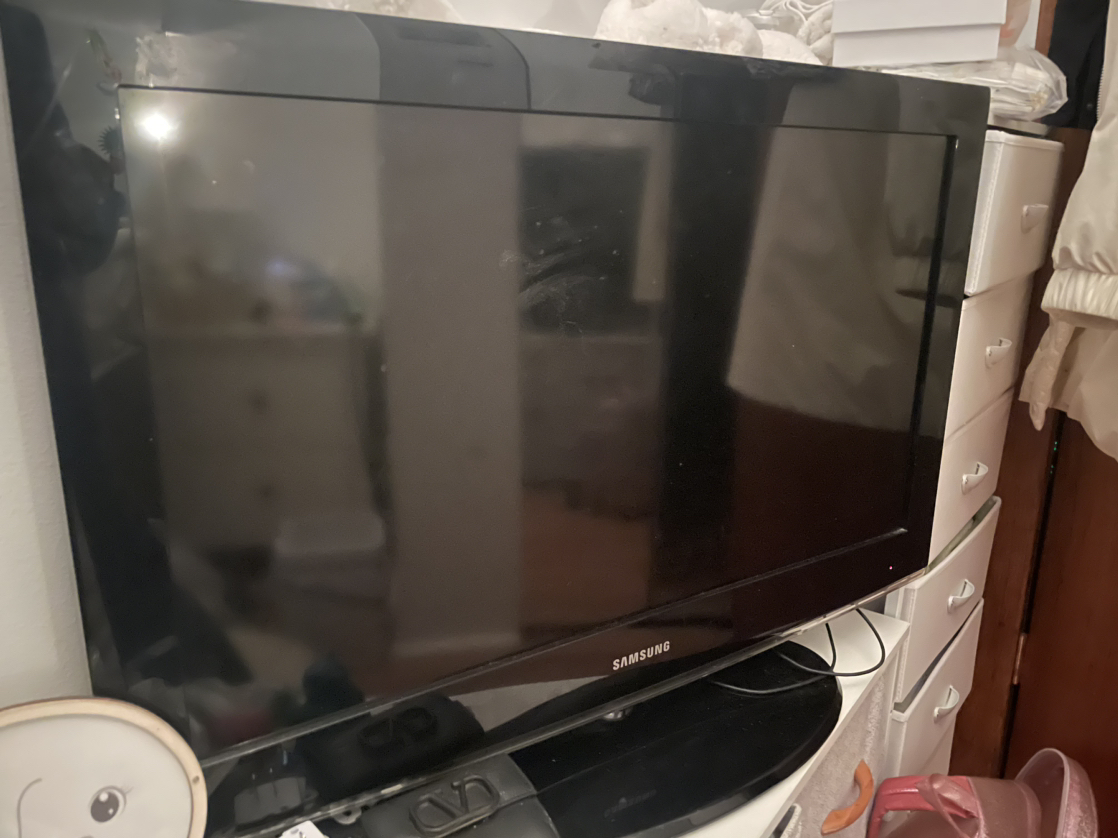 32 inch Samsung TV with Roku
