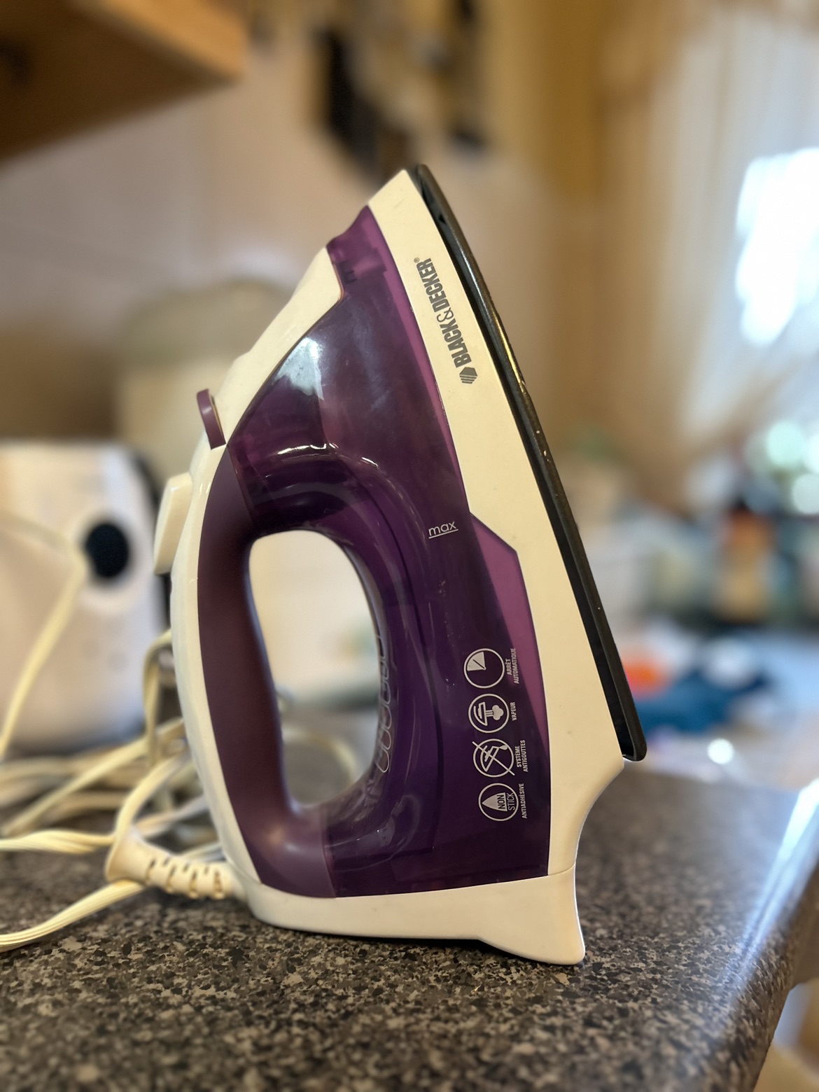 Black + Decker 1200 Watt Purple Steam Iron, thumbnail