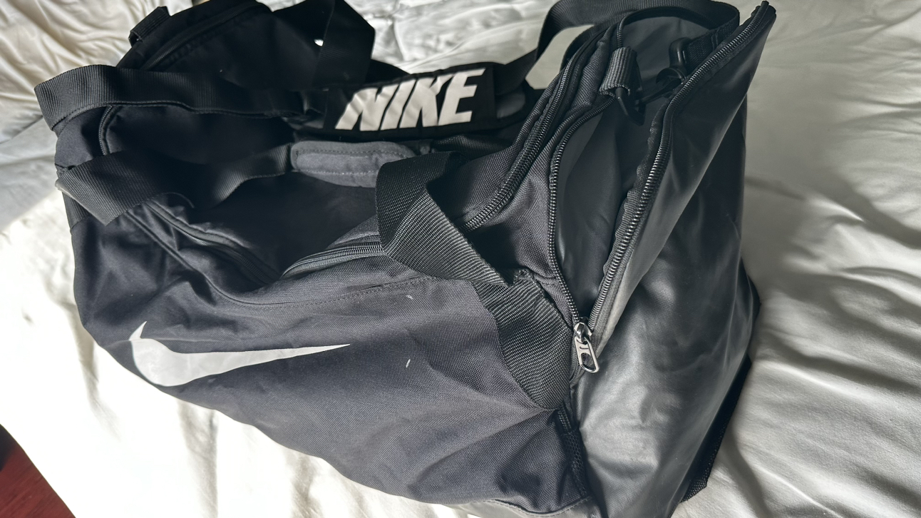 Nike black duffle bag image indicator(3)