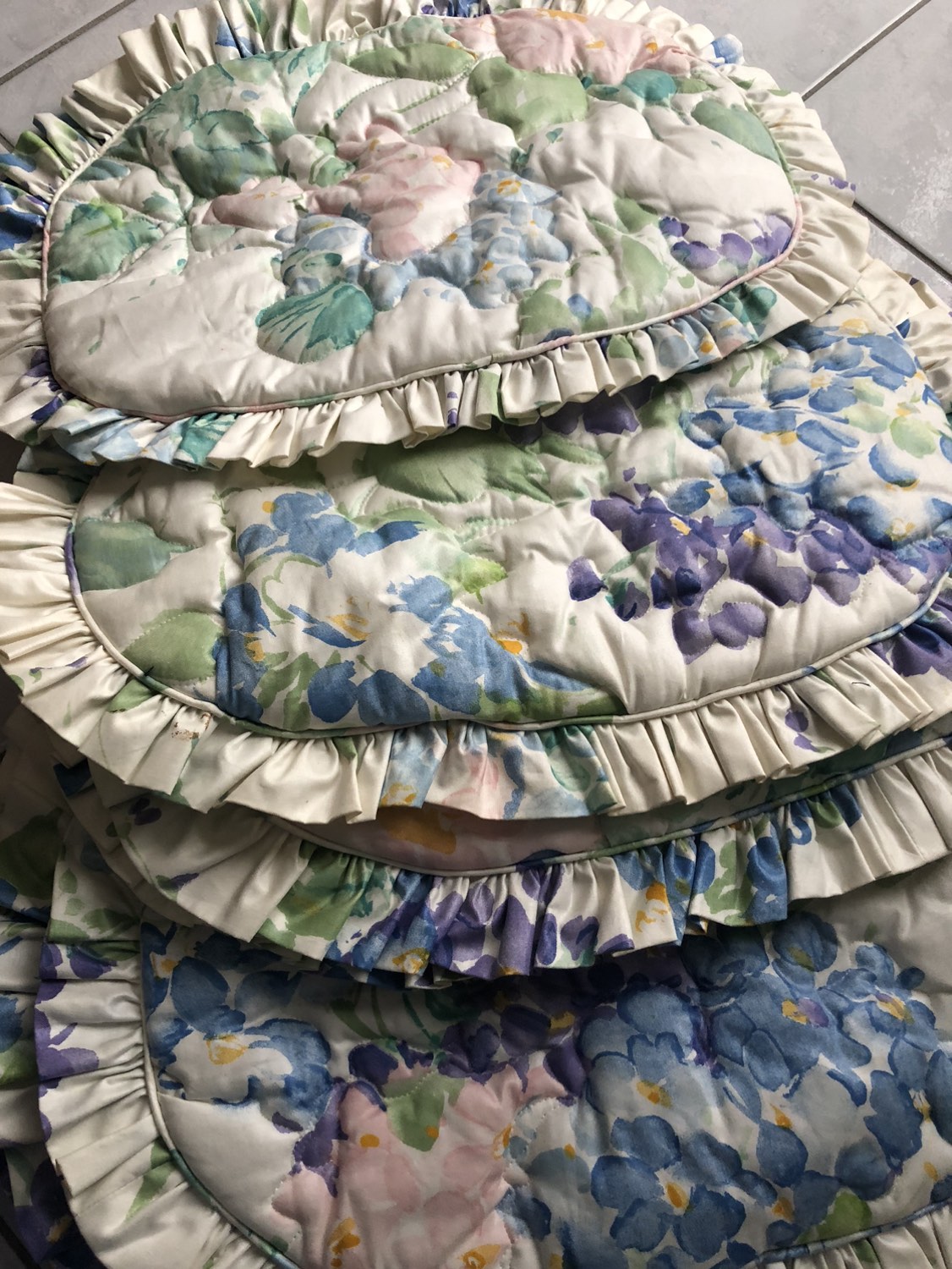 Place mate quilted,ruffled and piped $10 each - photo 2