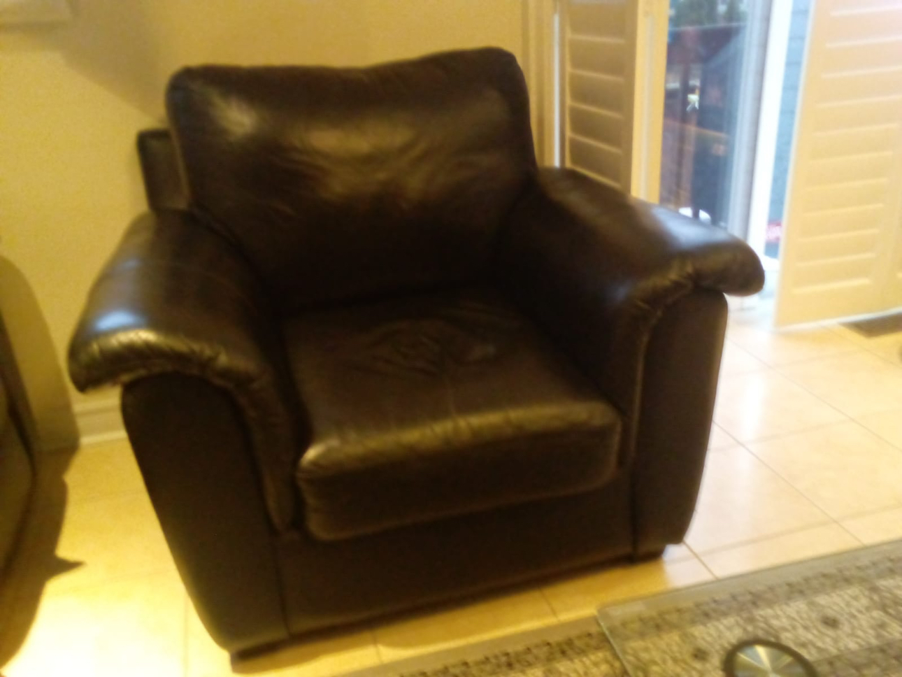 Leather couch & armchair #freecycle thumbnail