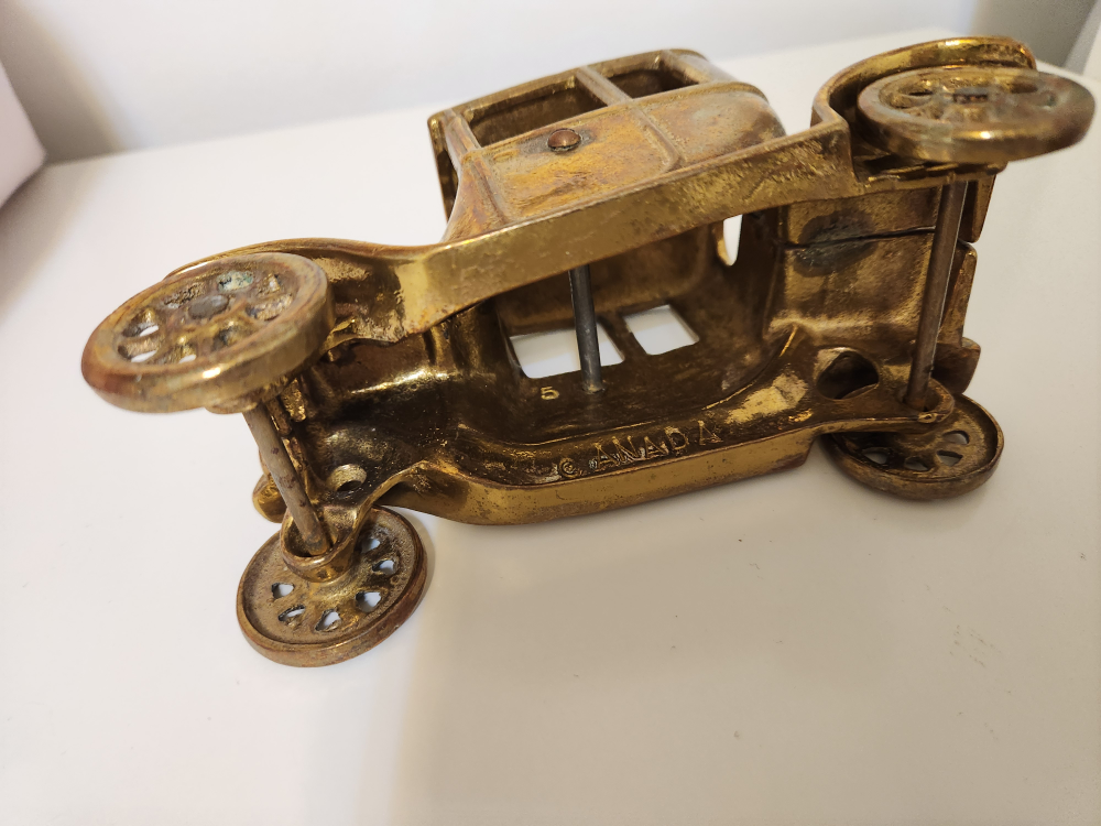 Vintage Brass Car paperweight  image indicator(2)