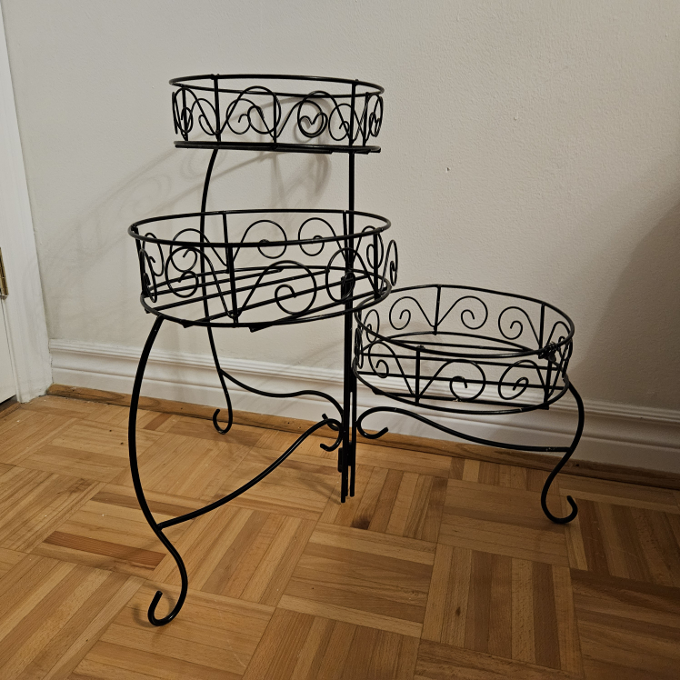 iron pot stand. image indicator(3)