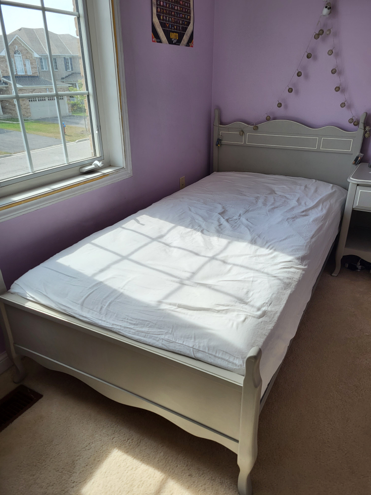 Twin bed with mattress - photo 2