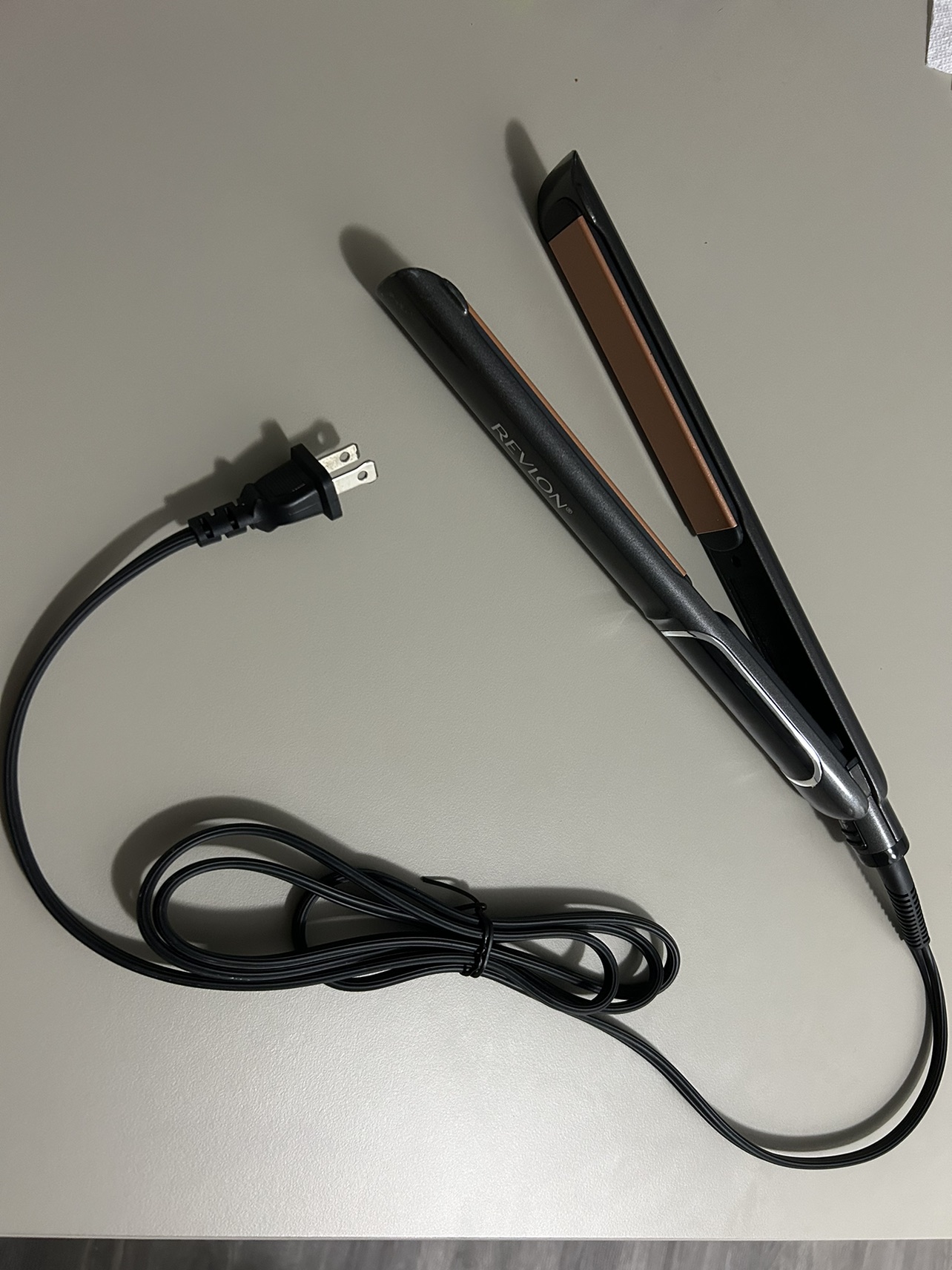 Revlon Hair Straightener- Like new! - photo 3