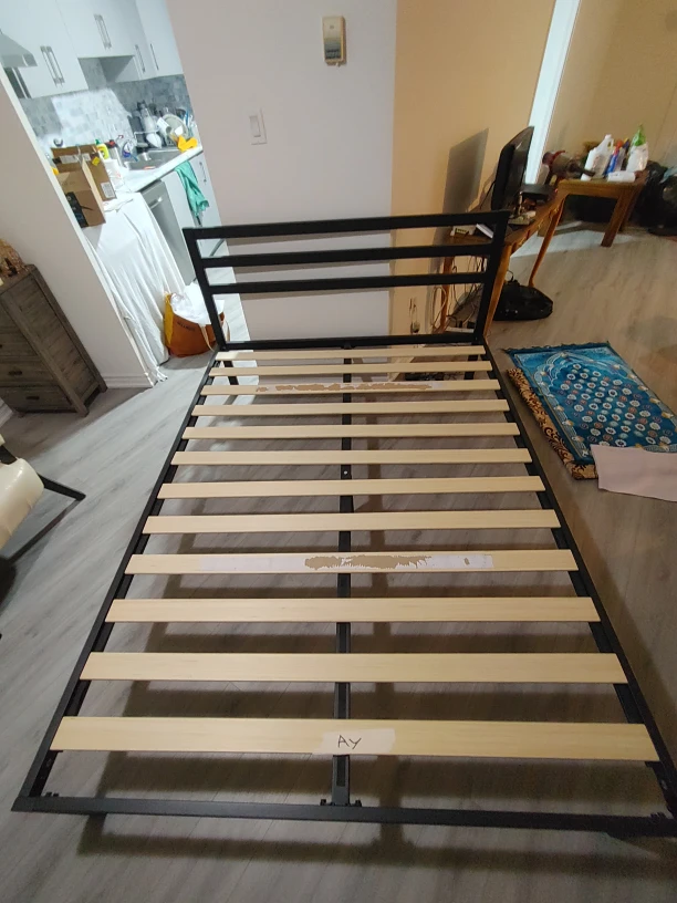 LIKE NEW METAL QUEEN SIZE BED FRAME! image indicator(4)