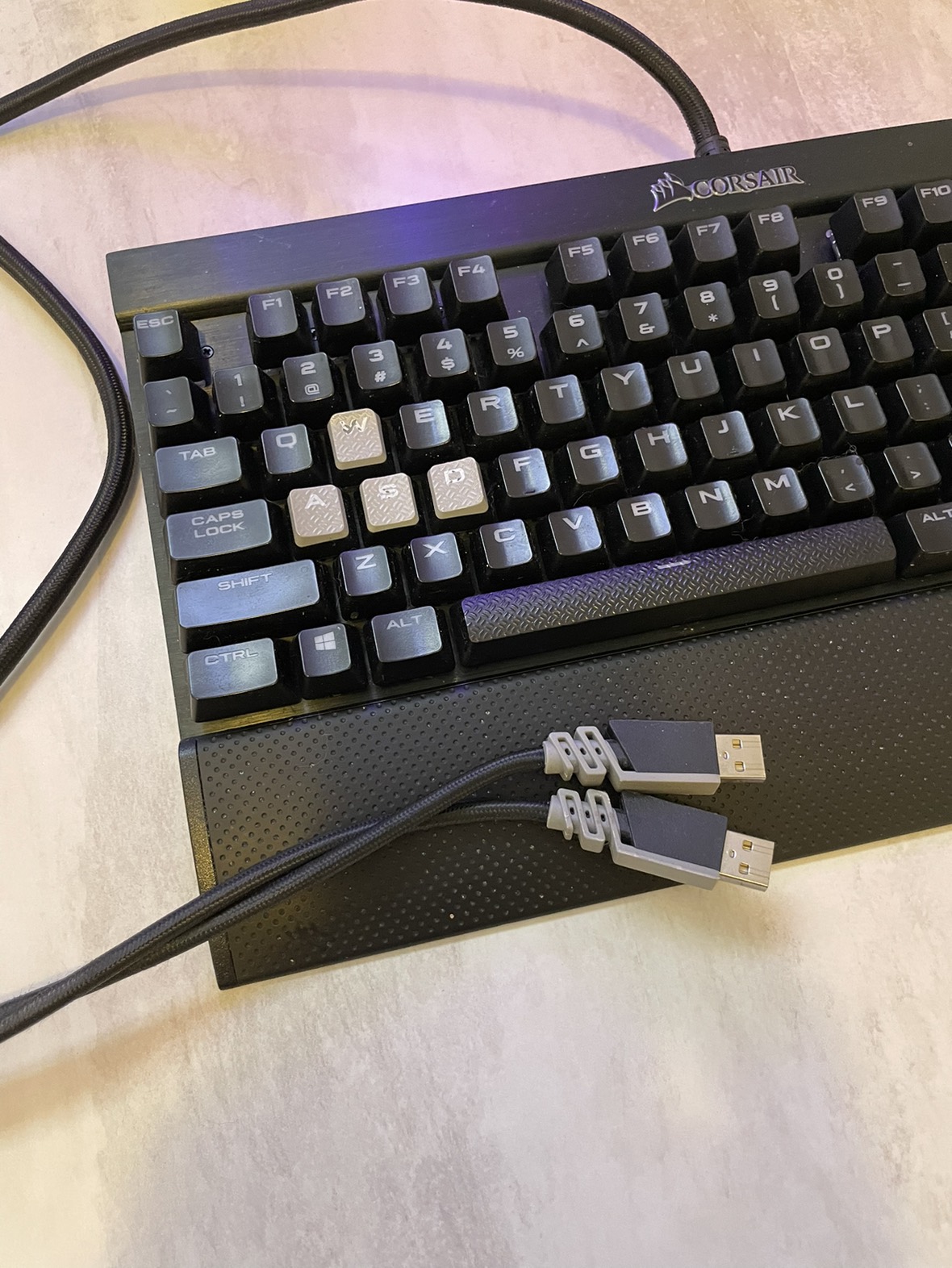 RGB Consair Keyboard image indicator(4)