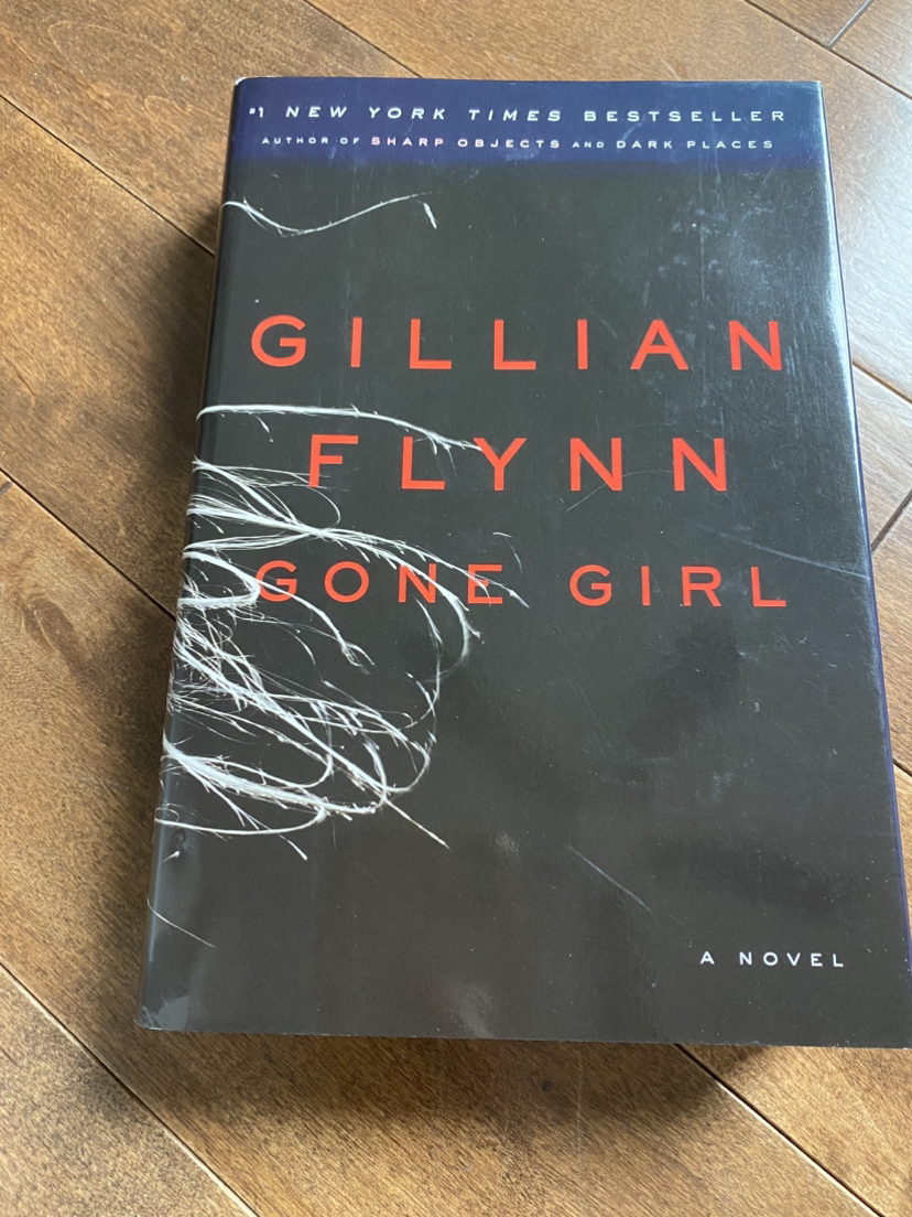 Assortment of popular books (e.g. Gone Girl, Station Eleven) image indicator(2)