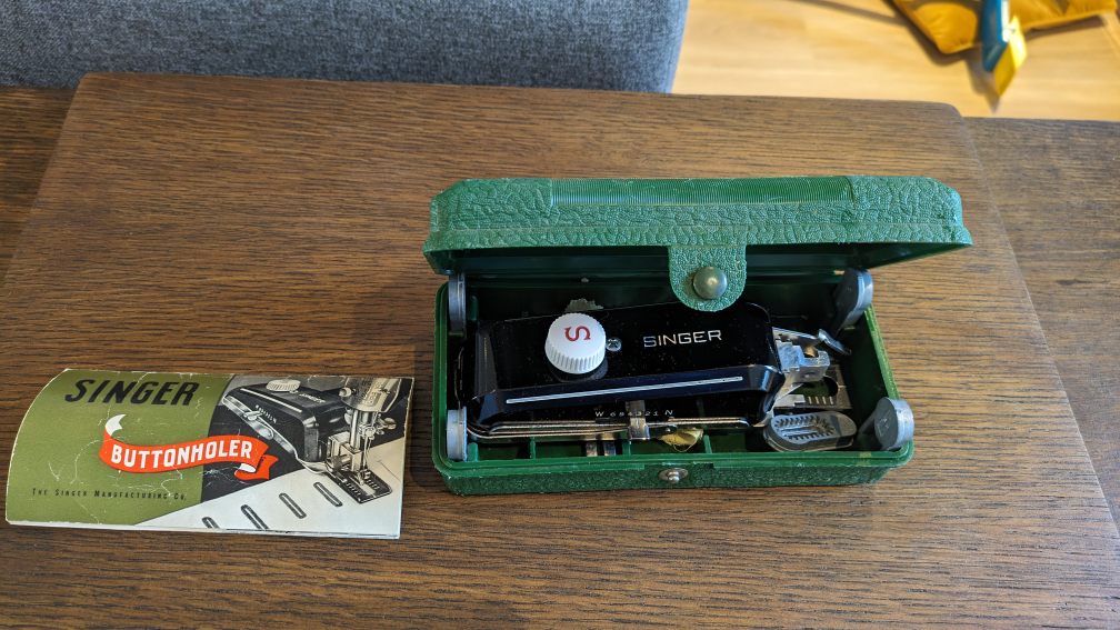 Vintage Singer Sewing Machine & Accessories - photo 5
