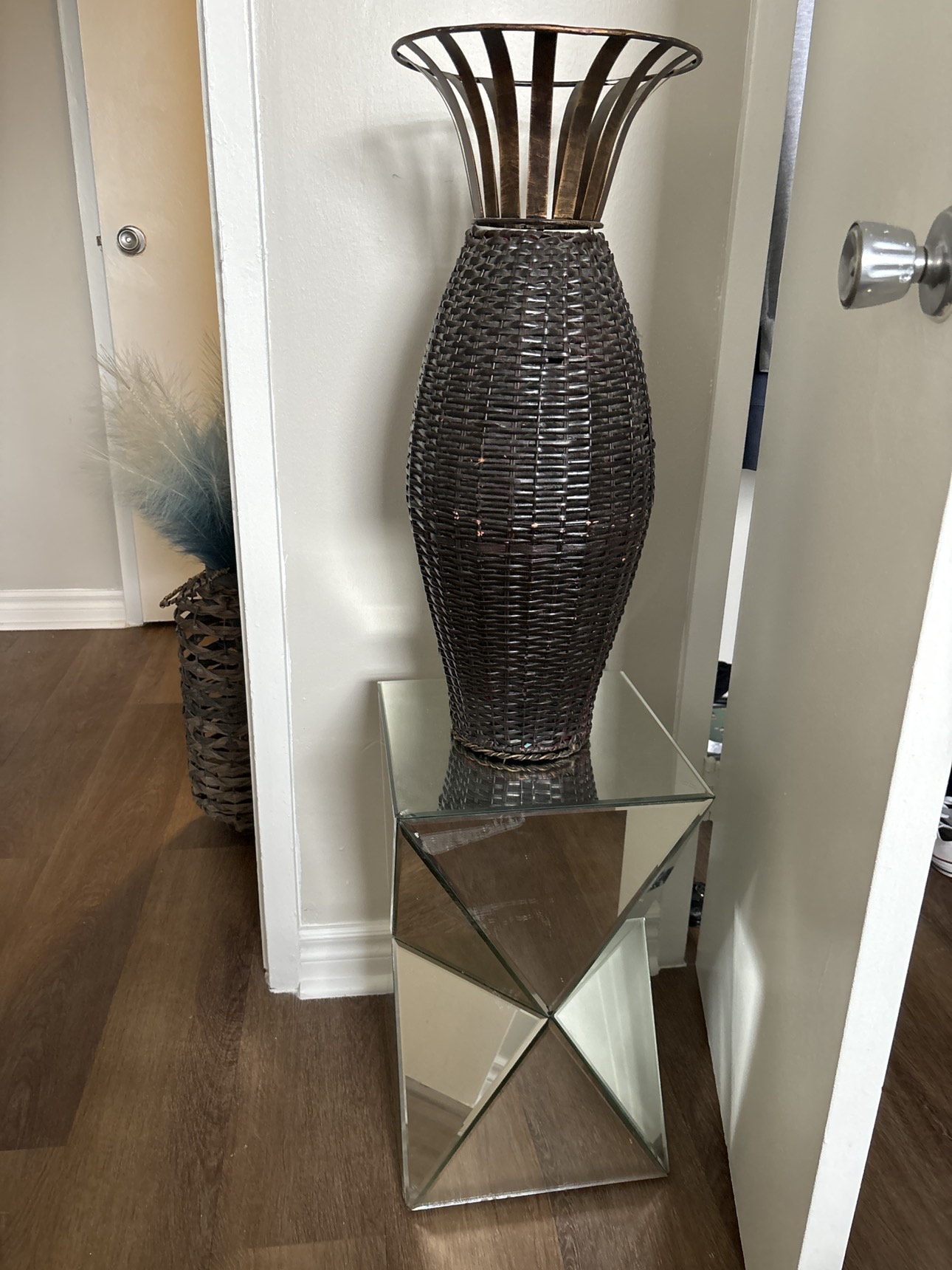 Wicker style vase image indicator(2)