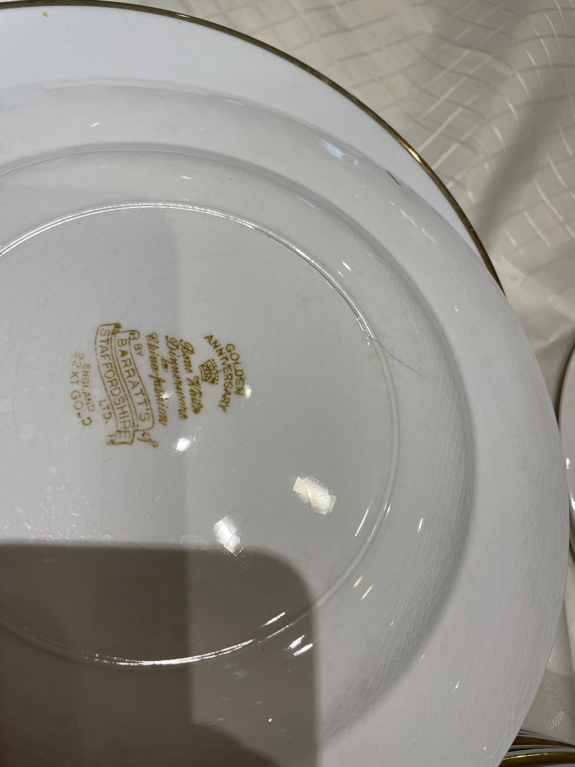 Dishes : 16 metallic trim white plates - photo 3