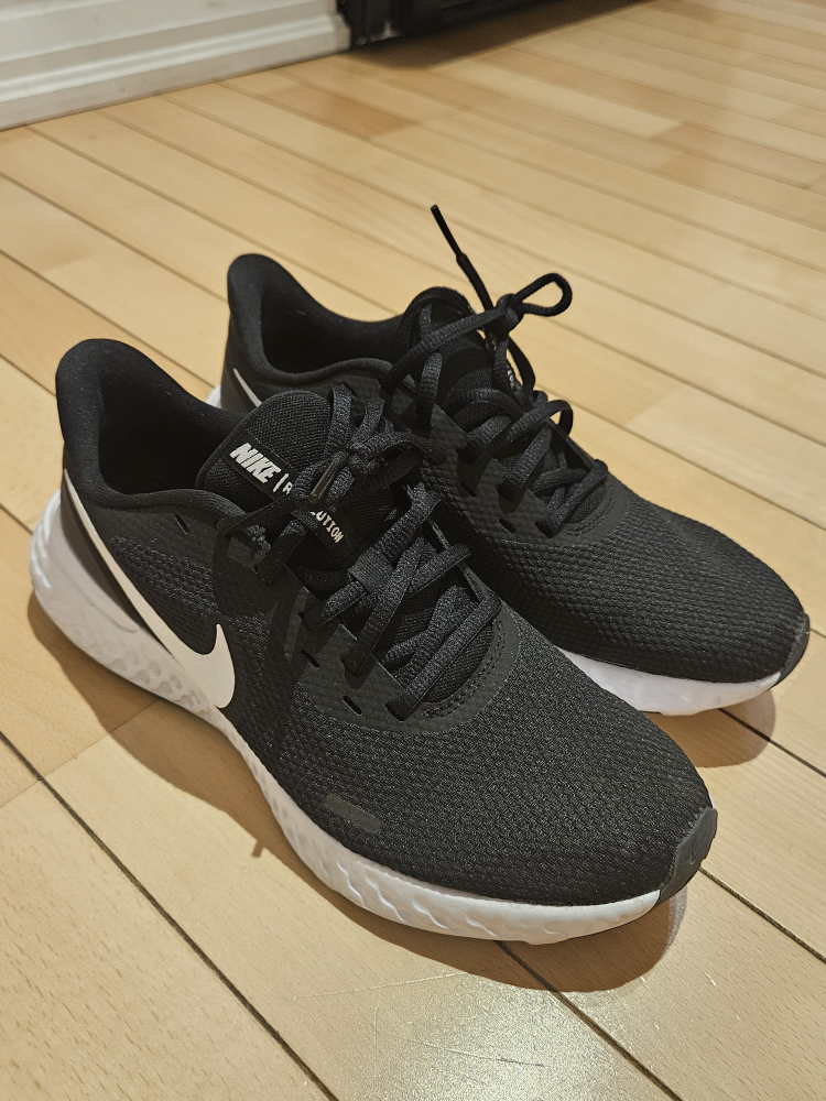 Nike Revolution Running Shoes thumbnail