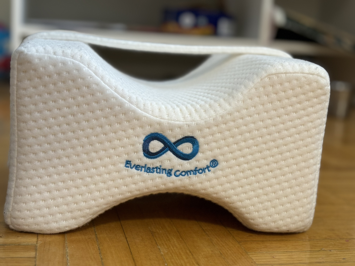 Everlasting comfort knee pillow