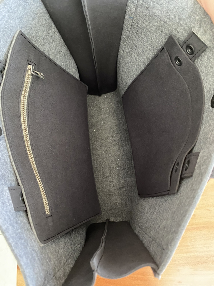 Grey felt bag (13.75” x 15.5”) image indicator(2)