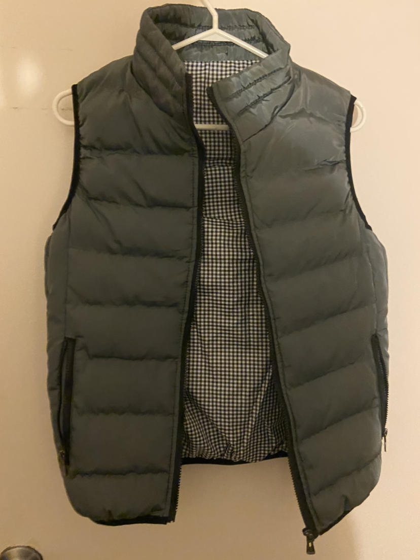 Vest -Brand new …mens /unisex ?…size  Med or small image indicator(8)