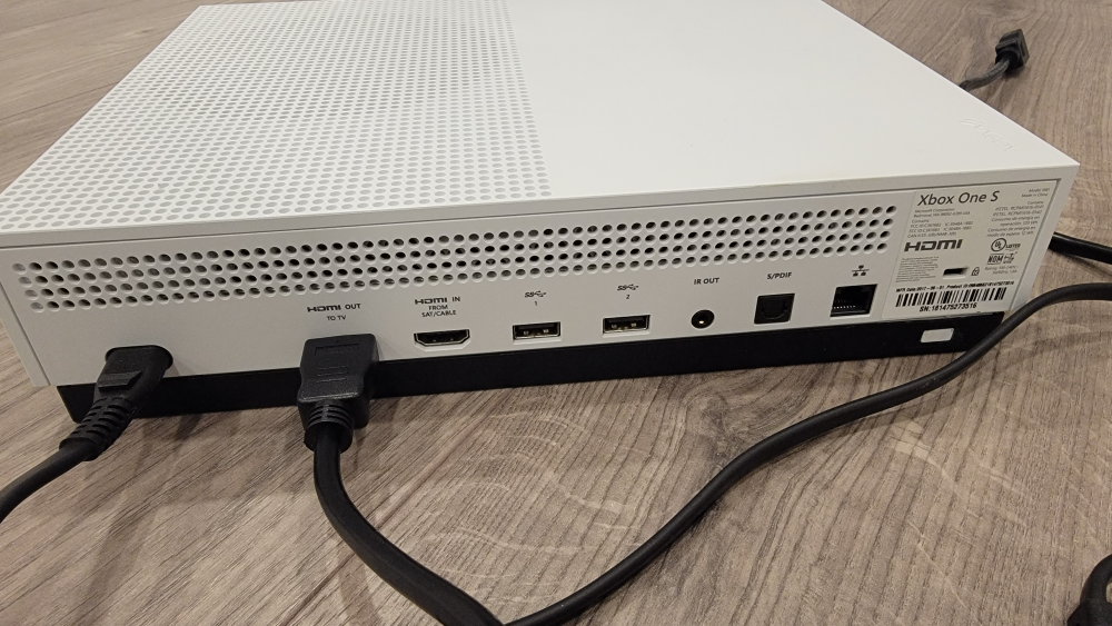 White Xbox One S 500gb Console With Disc Drive - photo 2
