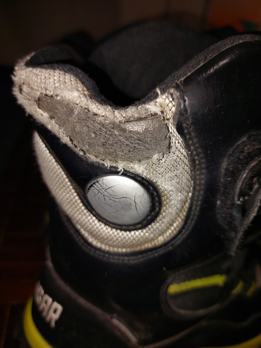 Cougar Winter Boots Boys Size 4 GUC image indicator(4)