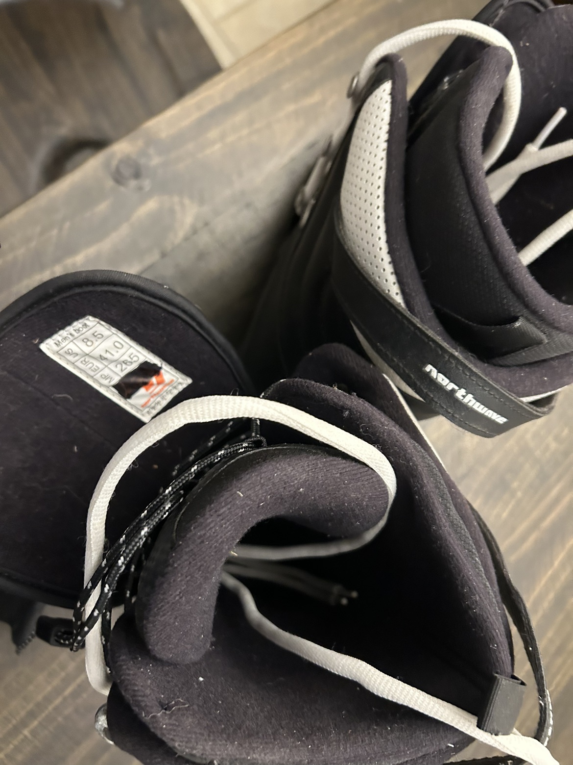 Snowboarding Boots Like New Adult 8.5 Northwave Cheap image indicator(6)