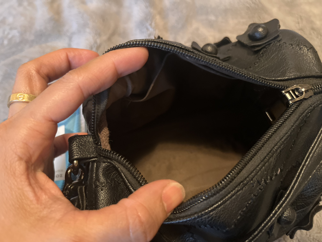 Leather crossbody bag image indicator(3)