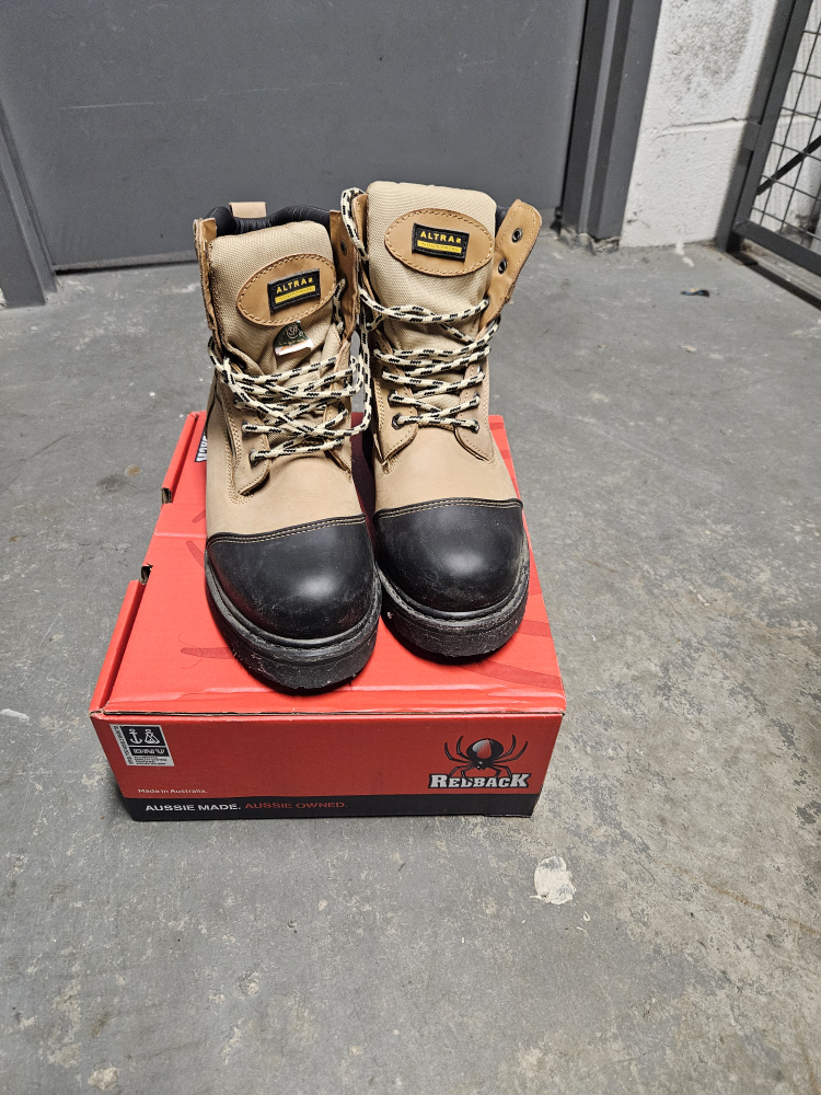 Altra Steel Toe Boots (M US9)
