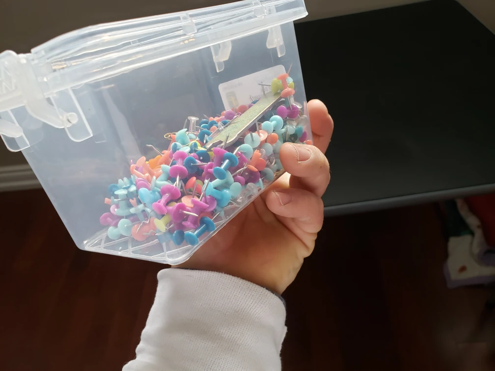 bulletin board pins with case included image indicator(2)