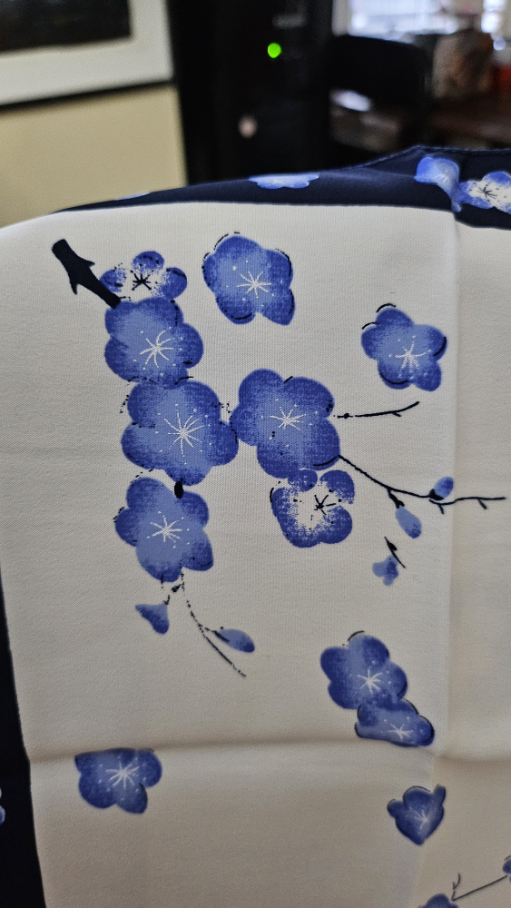 100% SILK SCARF image indicator(3)