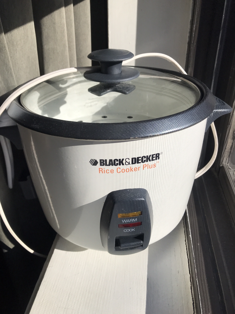 Rice cooker + by black and decker