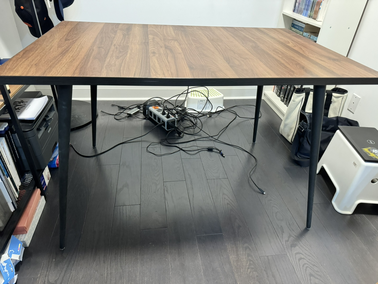 Structube dining table