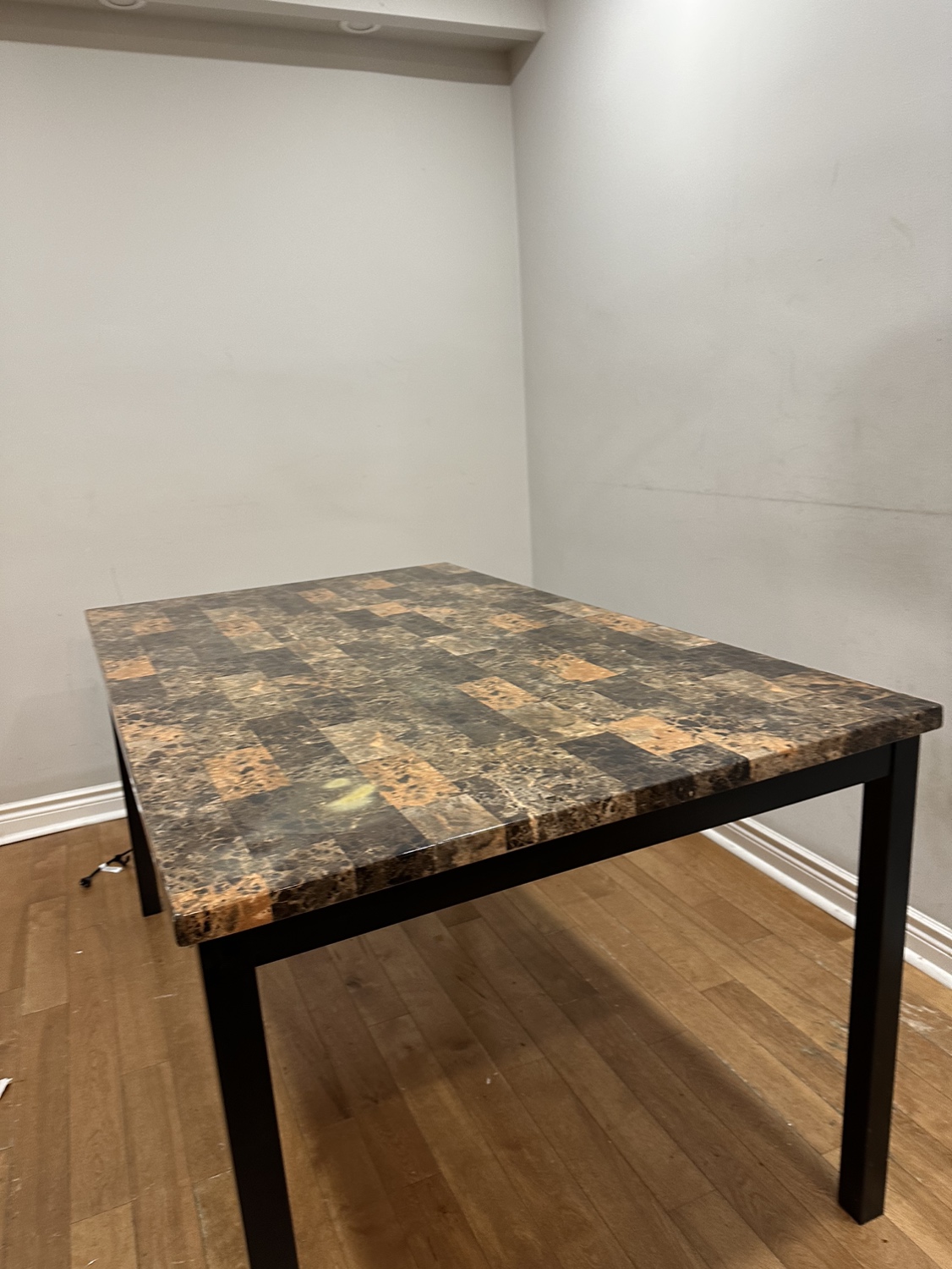 Dining table for 6 people