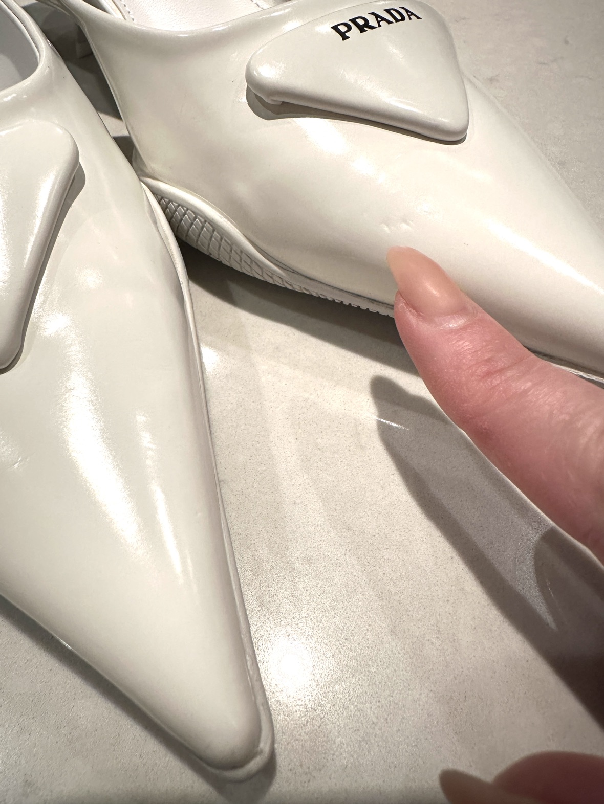 White Prada sling back kitten heels - photo 4
