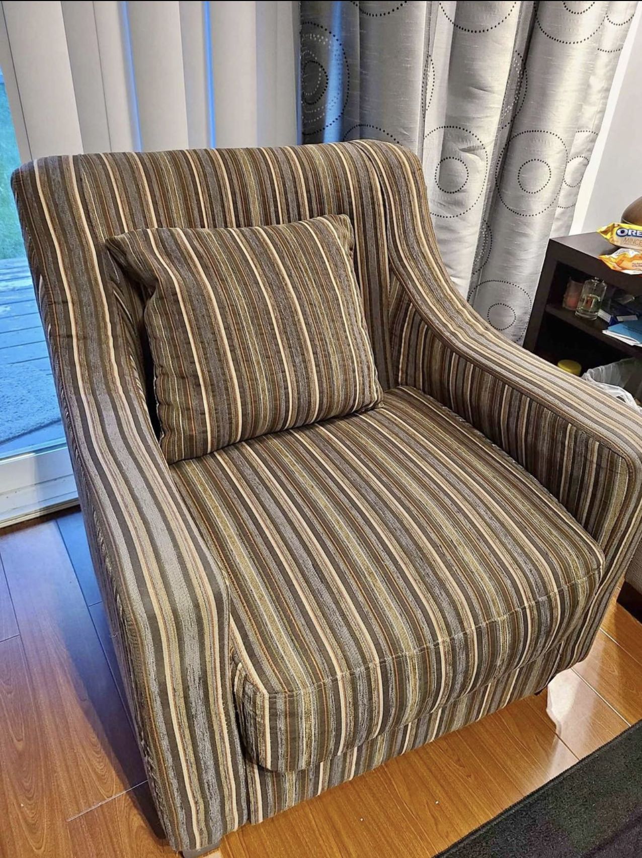 Single seat sofa (comes with velvet cover and cushion cover) - photo 3