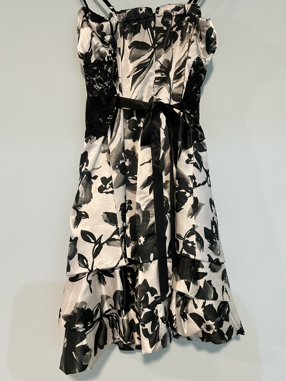 Pretty silky feeling dress - photo 2