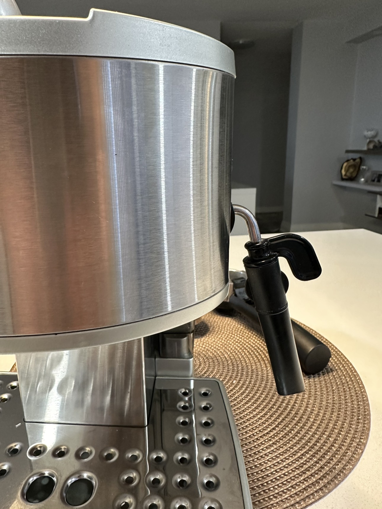 Delonghi Coffee Machine with steamer - photo 4