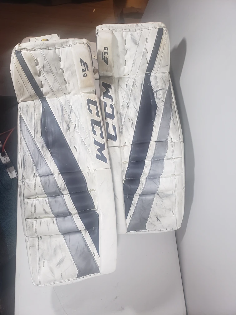 CCM 30" Goalie Pads