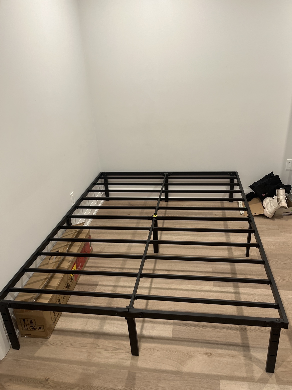 bed frame queen thumbnail