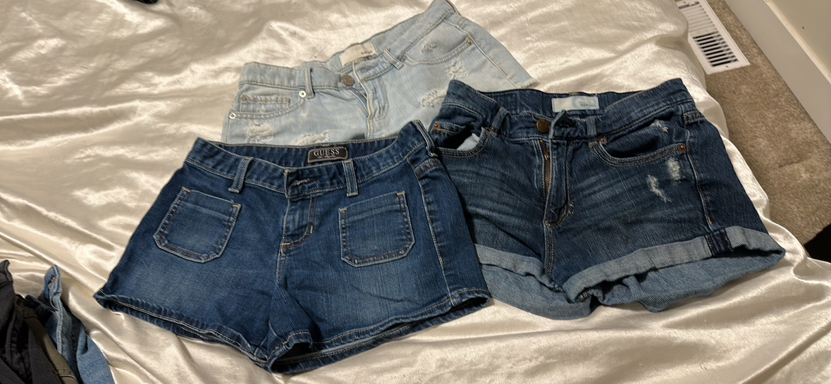 3 pairs of shorts image indicator(2)