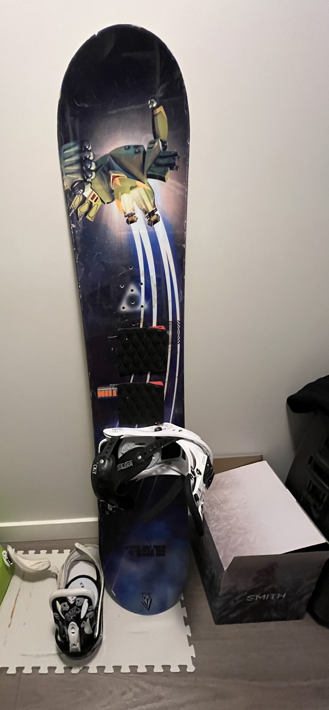Burton snowboard w Burton bindings image indicator(3)