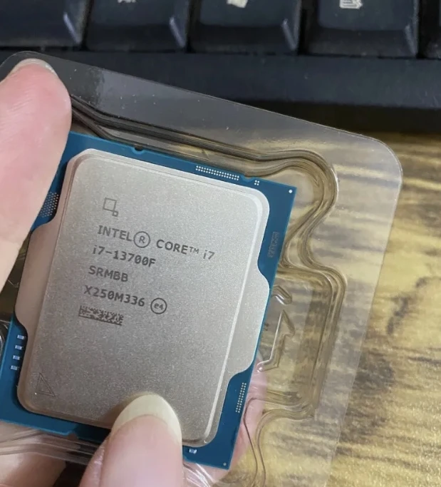 i7 13700f selling for 450