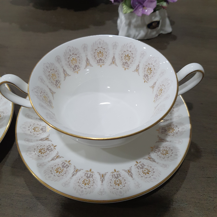 Wedgwood soupcup& saucer - photo 2