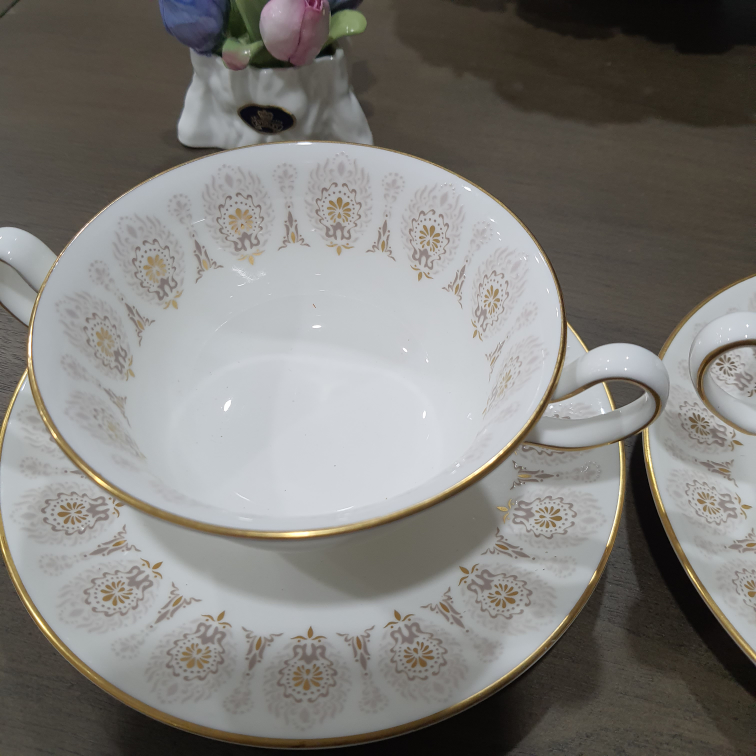 Wedgwood soupcup& saucer - photo 3