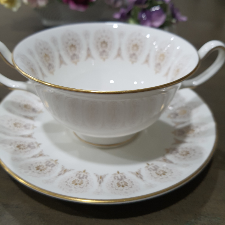 Wedgwood soupcup& saucer - photo 4