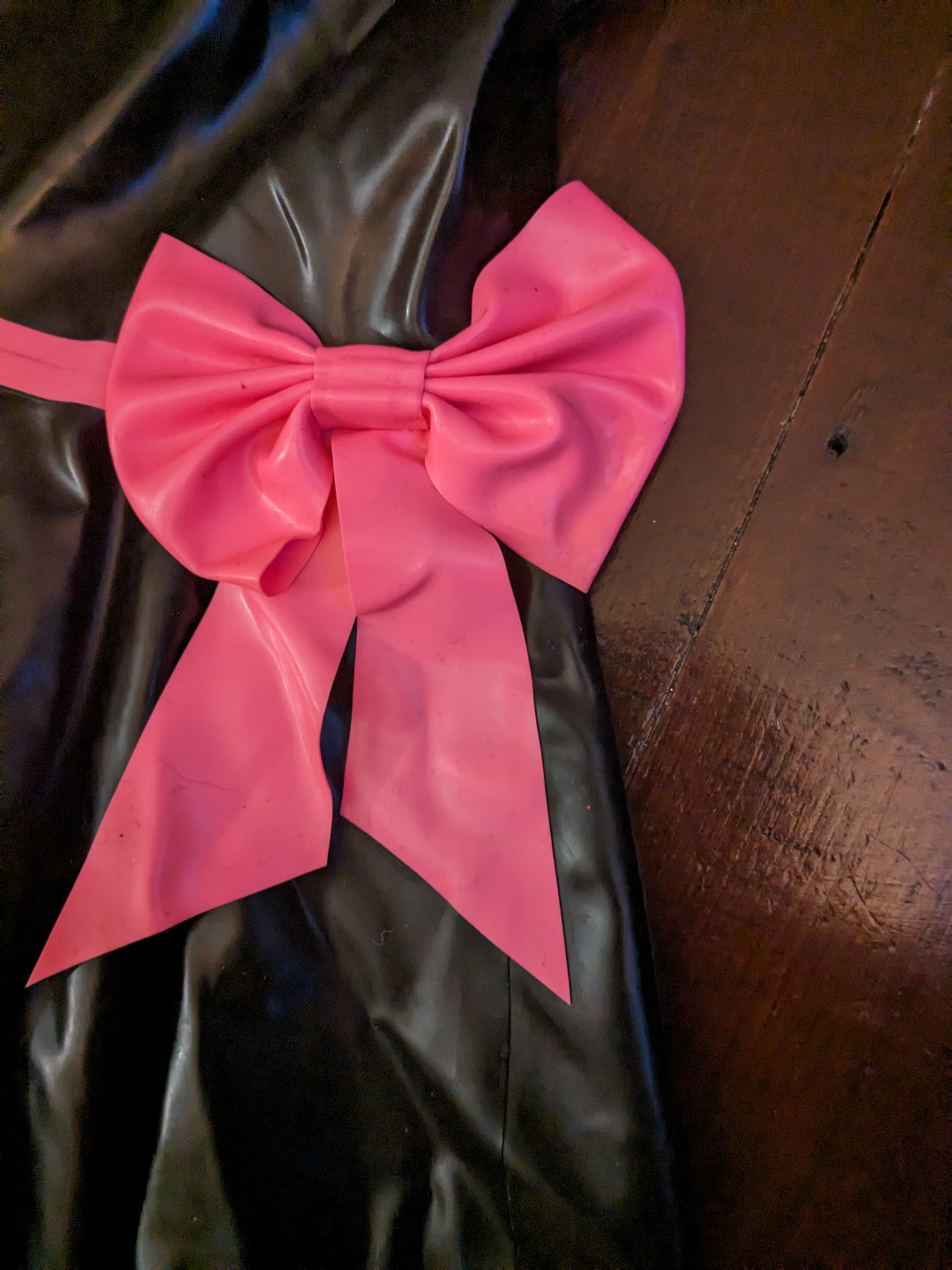 L - latex halter dress with bow - photo 3