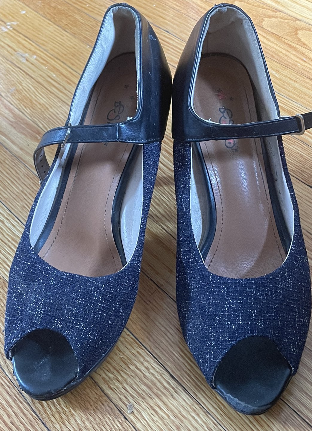 Women’s Heels thumbnail