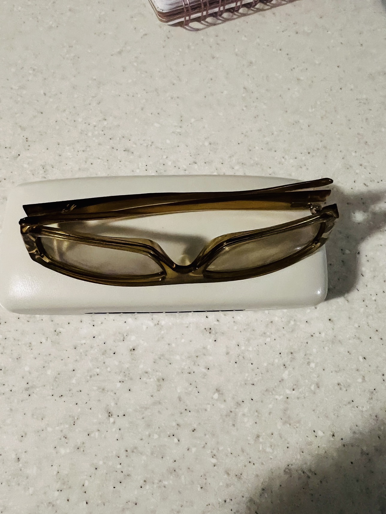 Gucci sunglasses image indicator(4)